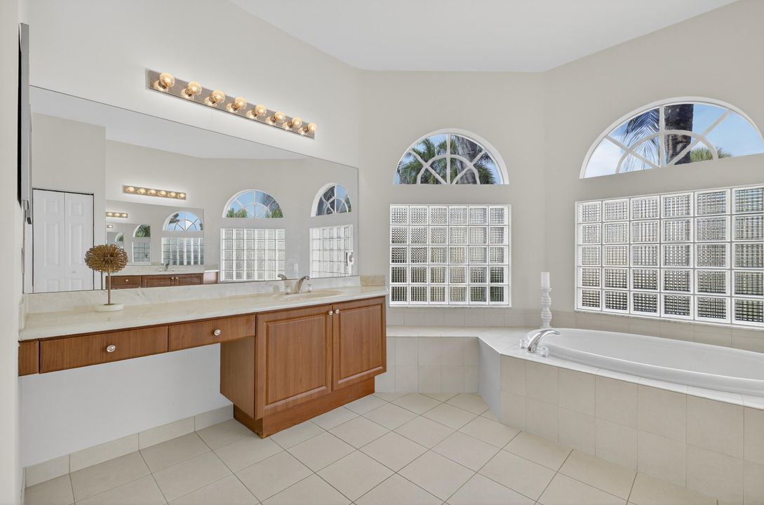 For Sale: $989,000 (4 beds, 3 baths, 2774 Square Feet)