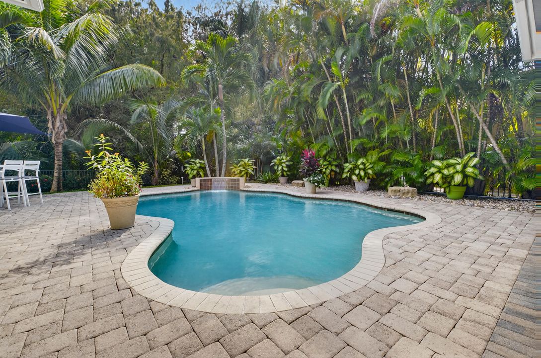 For Sale: $989,000 (4 beds, 3 baths, 2774 Square Feet)