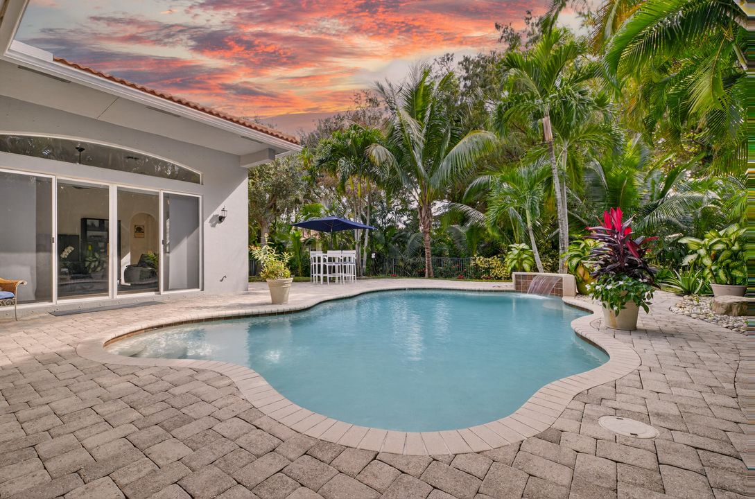 For Sale: $989,000 (4 beds, 3 baths, 2774 Square Feet)