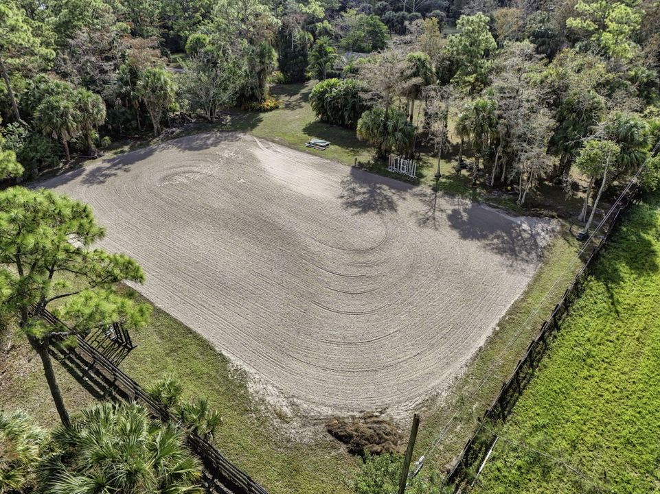 Под контрактом: $1,350,000 (3 спален, 2 ванн, 2240 Квадратных фут)