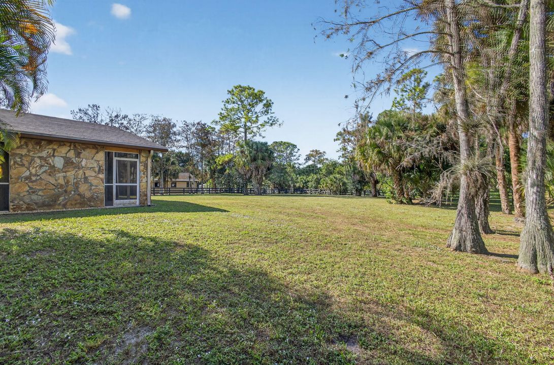 Под контрактом: $1,350,000 (3 спален, 2 ванн, 2240 Квадратных фут)