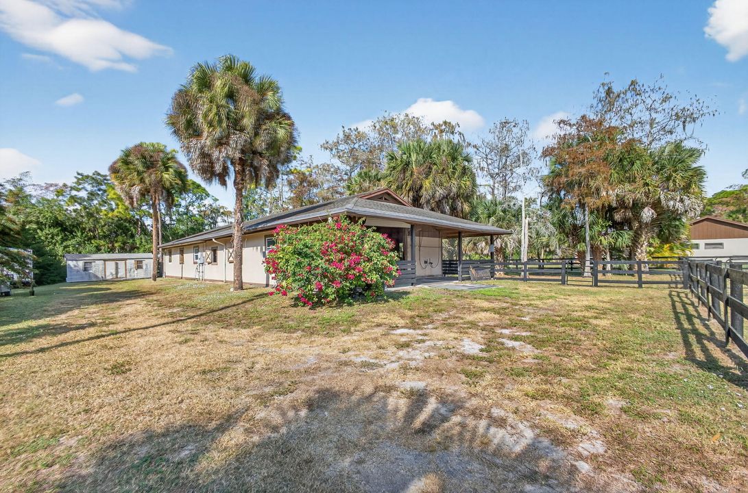 Под контрактом: $1,350,000 (3 спален, 2 ванн, 2240 Квадратных фут)