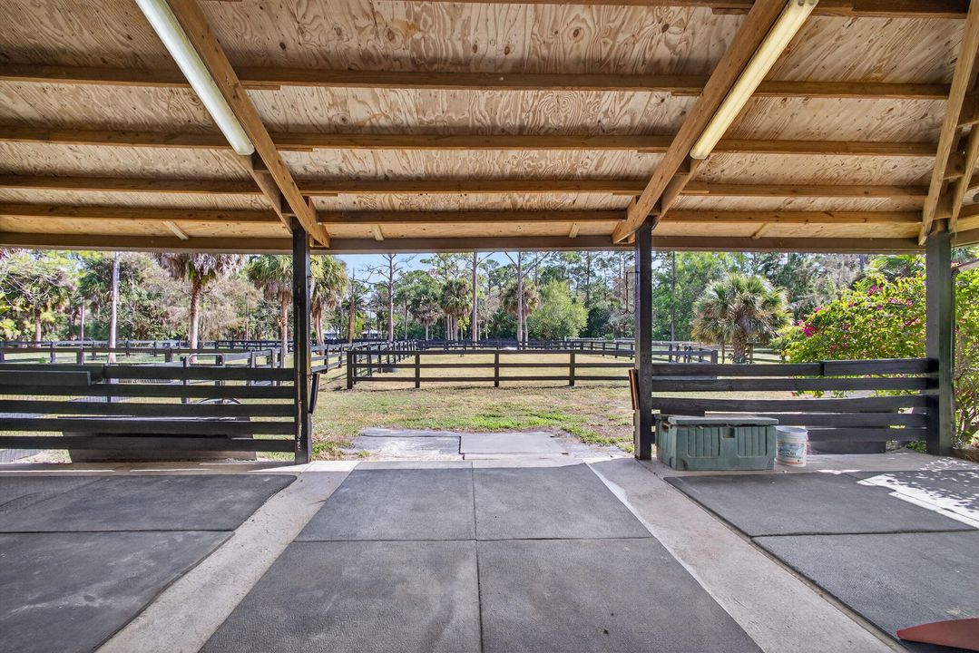 Под контрактом: $1,350,000 (3 спален, 2 ванн, 2240 Квадратных фут)