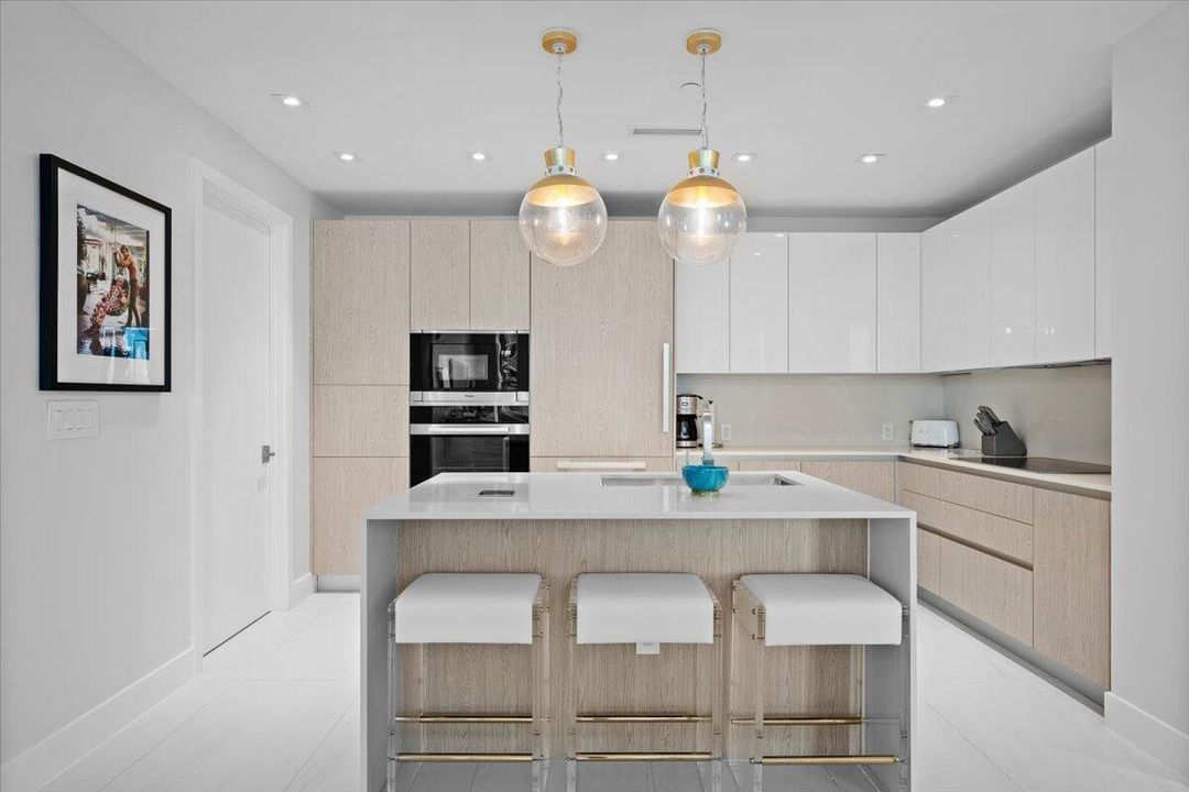 For Sale: $1,975,000 (2 beds, 2 baths, 1449 Square Feet)