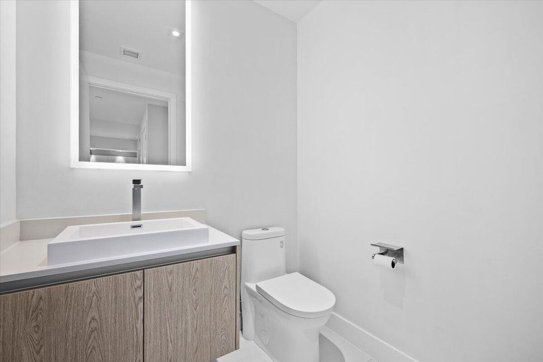 For Sale: $1,975,000 (2 beds, 2 baths, 1449 Square Feet)