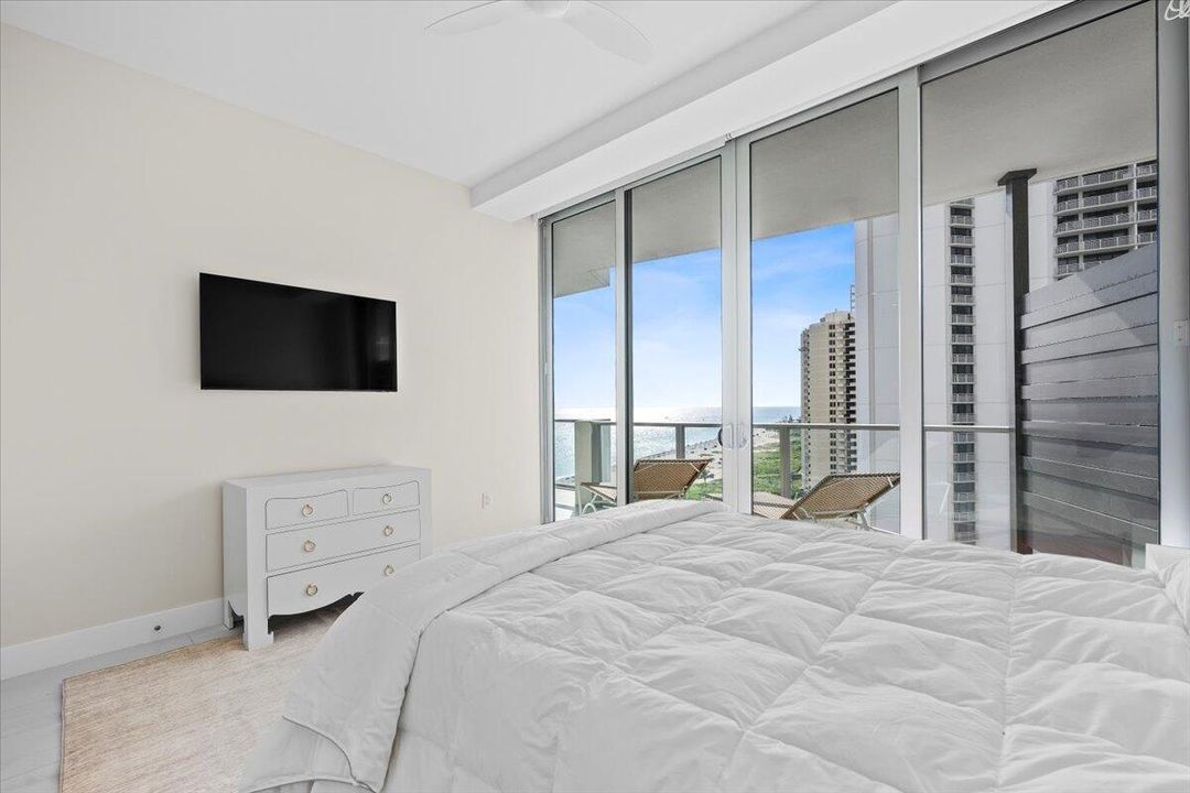 For Sale: $1,975,000 (2 beds, 2 baths, 1449 Square Feet)