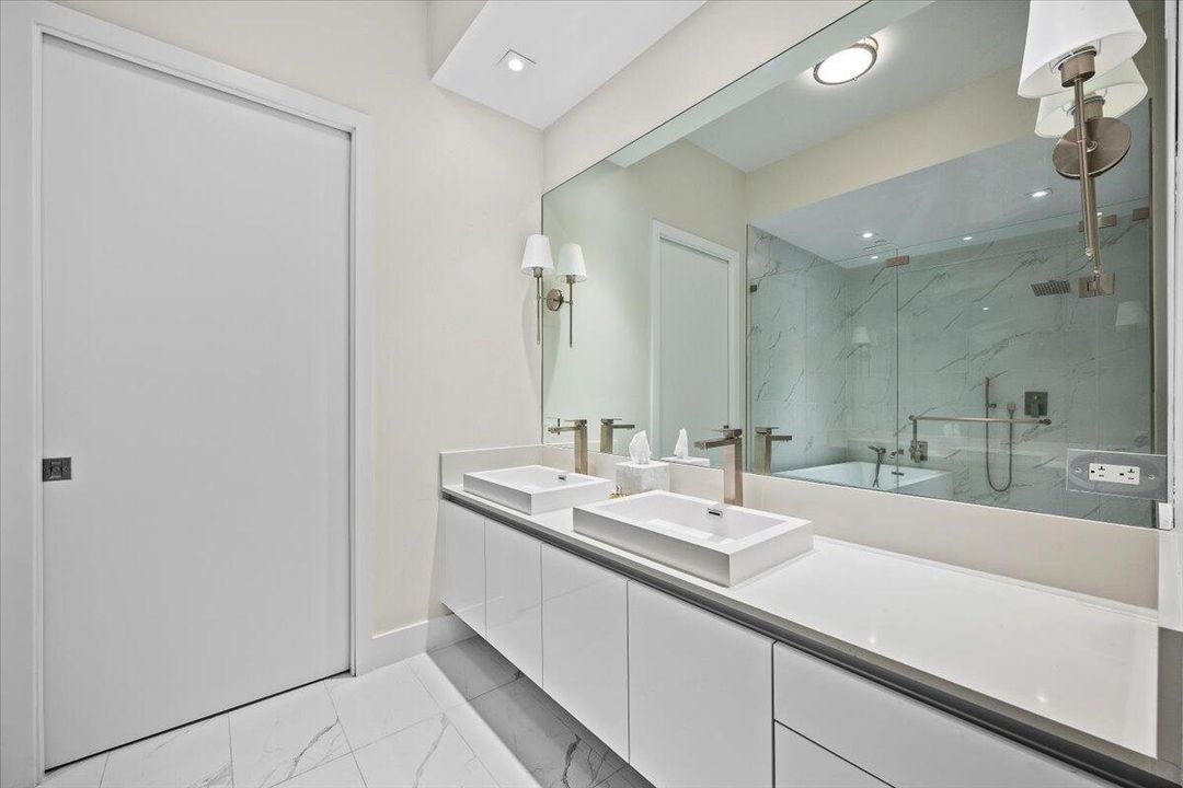 For Sale: $1,975,000 (2 beds, 2 baths, 1449 Square Feet)