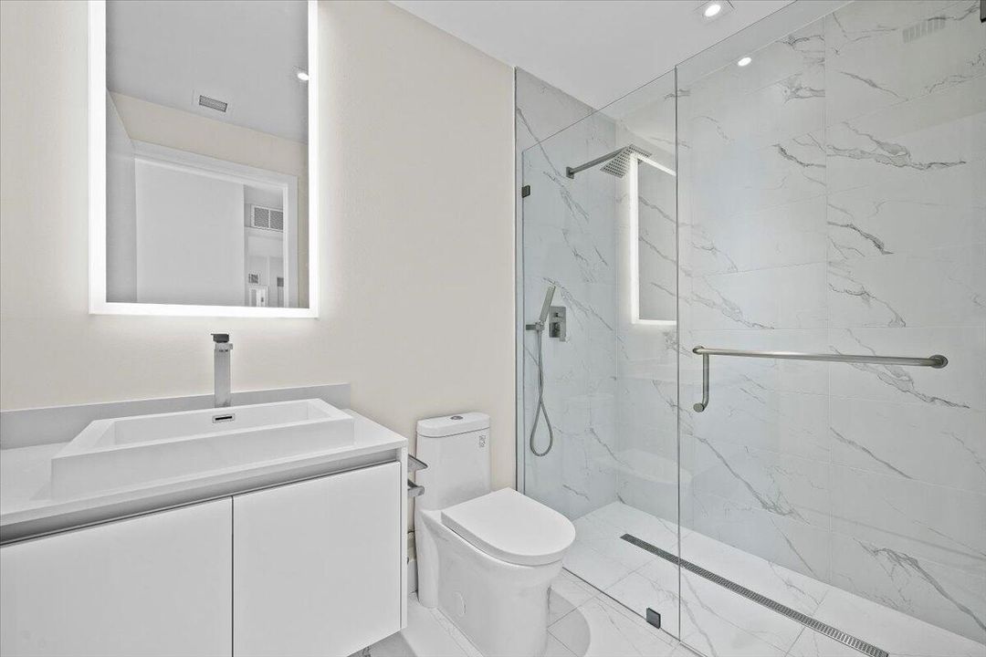 For Sale: $1,975,000 (2 beds, 2 baths, 1449 Square Feet)