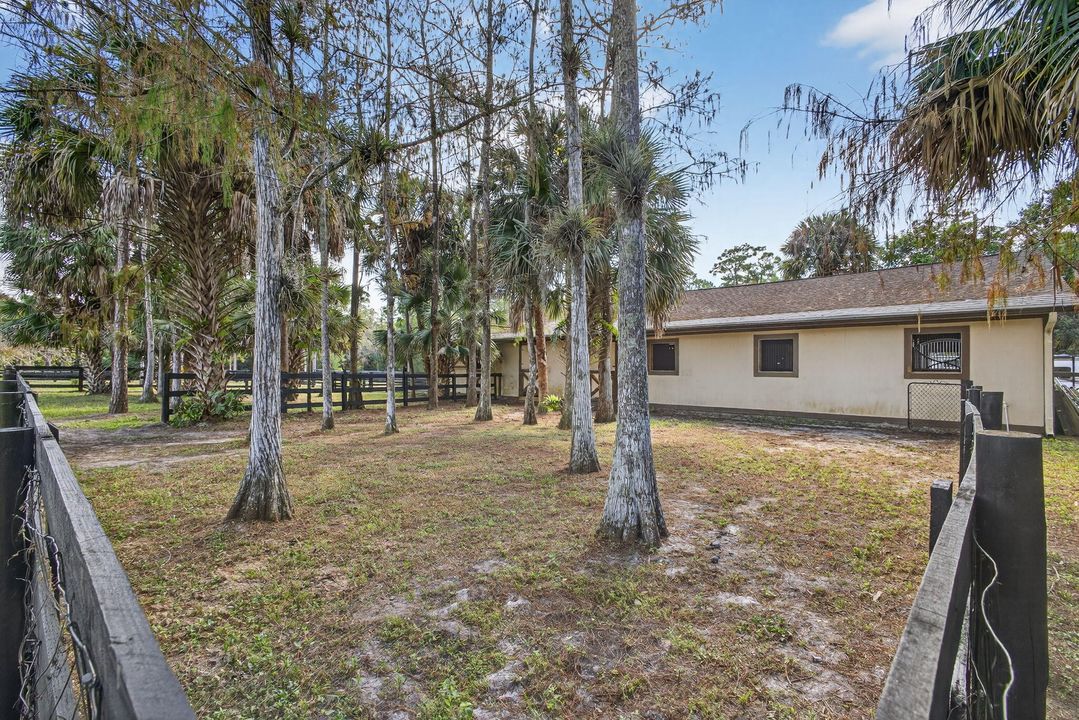 Под контрактом: $1,350,000 (3 спален, 2 ванн, 2240 Квадратных фут)