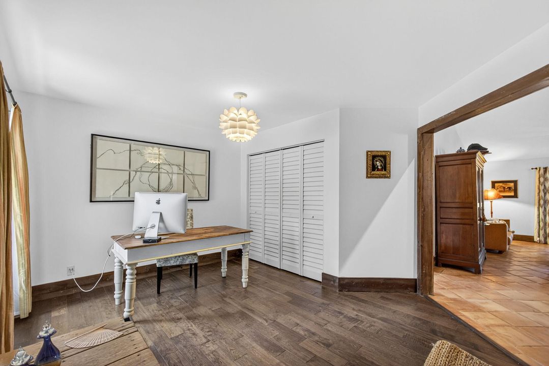 Под контрактом: $1,350,000 (3 спален, 2 ванн, 2240 Квадратных фут)