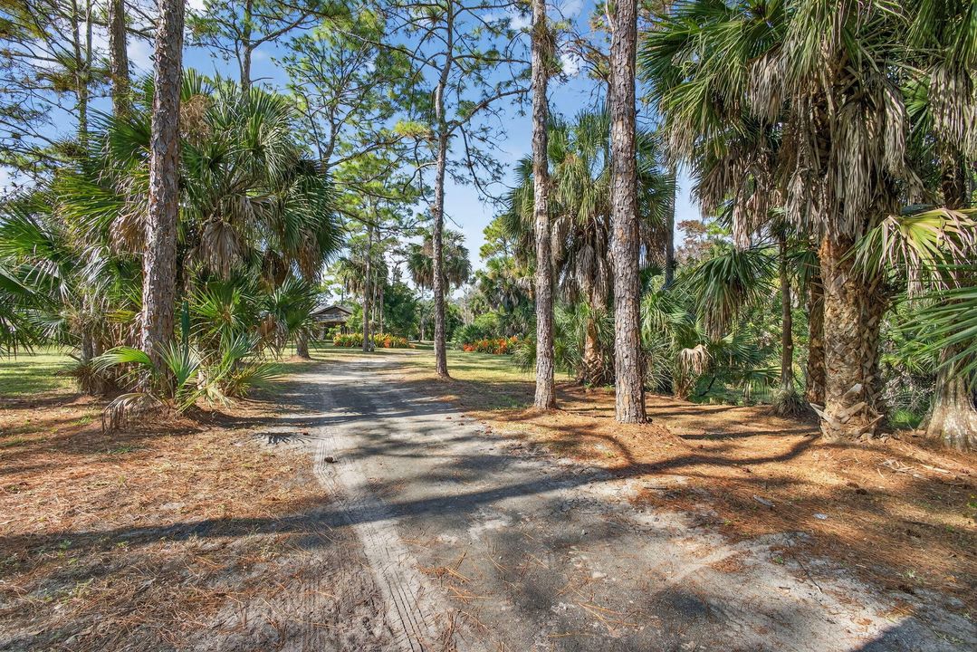 Под контрактом: $1,350,000 (3 спален, 2 ванн, 2240 Квадратных фут)