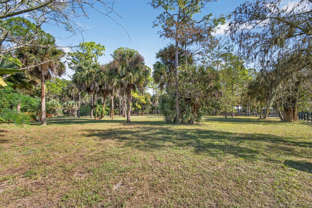 Под контрактом: $1,350,000 (3 спален, 2 ванн, 2240 Квадратных фут)