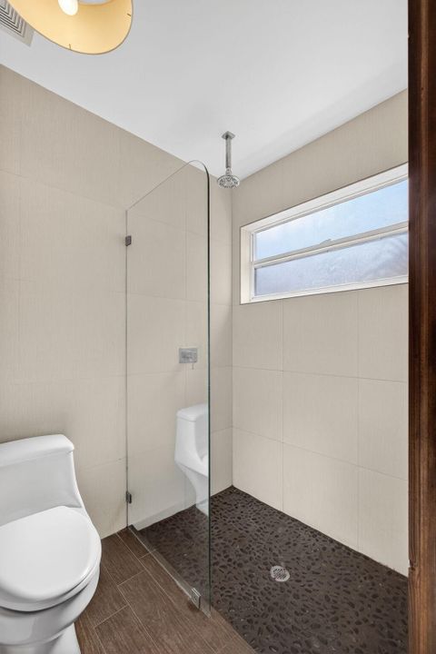 Под контрактом: $1,350,000 (3 спален, 2 ванн, 2240 Квадратных фут)