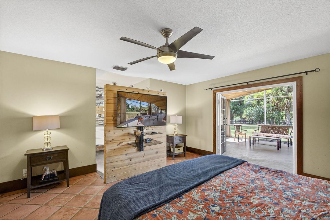 Под контрактом: $1,350,000 (3 спален, 2 ванн, 2240 Квадратных фут)