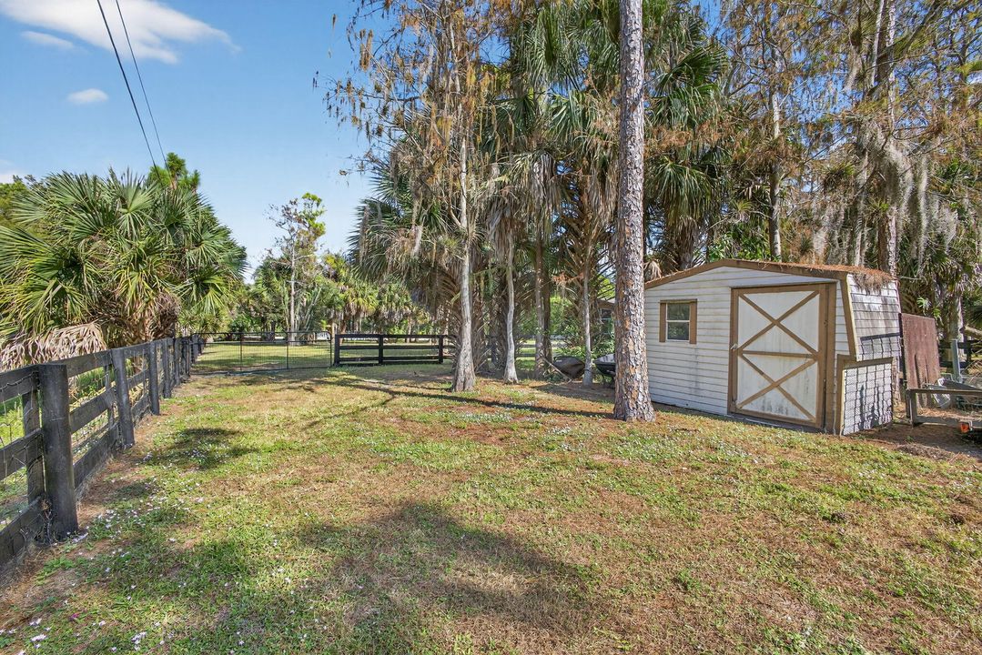 Под контрактом: $1,350,000 (3 спален, 2 ванн, 2240 Квадратных фут)