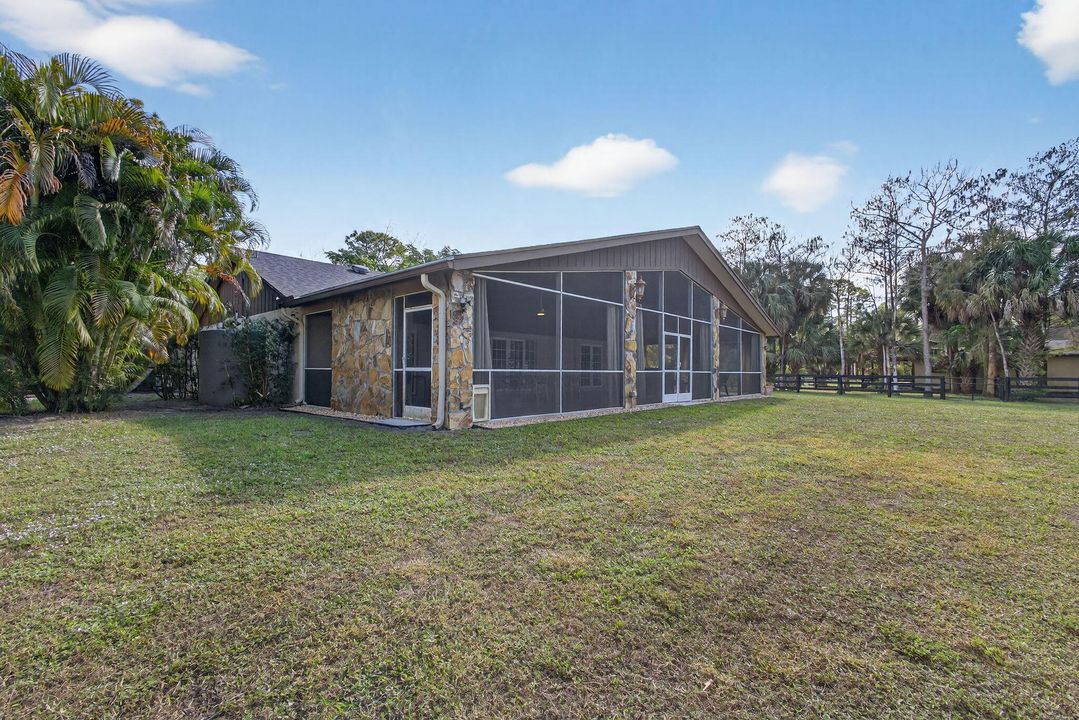 Под контрактом: $1,350,000 (3 спален, 2 ванн, 2240 Квадратных фут)