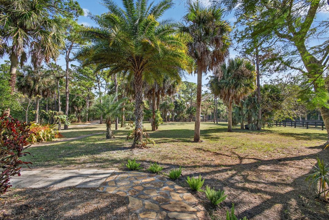 Под контрактом: $1,350,000 (3 спален, 2 ванн, 2240 Квадратных фут)