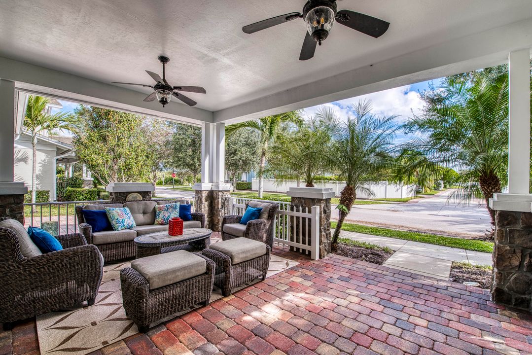 Под контрактом: $1,499,000 (4 спален, 3 ванн, 2697 Квадратных фут)