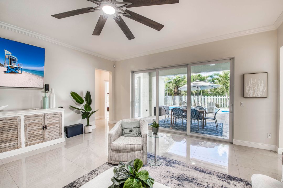 Под контрактом: $1,499,000 (4 спален, 3 ванн, 2697 Квадратных фут)