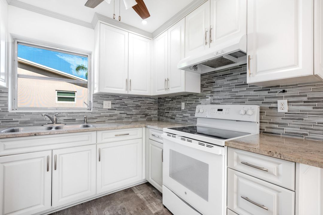 For Sale: $118,750 (1 beds, 1 baths, 662 Square Feet)