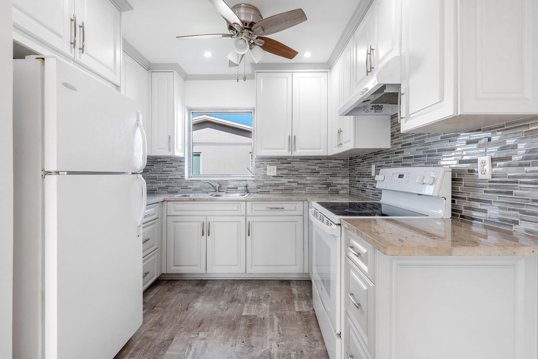 For Sale: $118,750 (1 beds, 1 baths, 662 Square Feet)