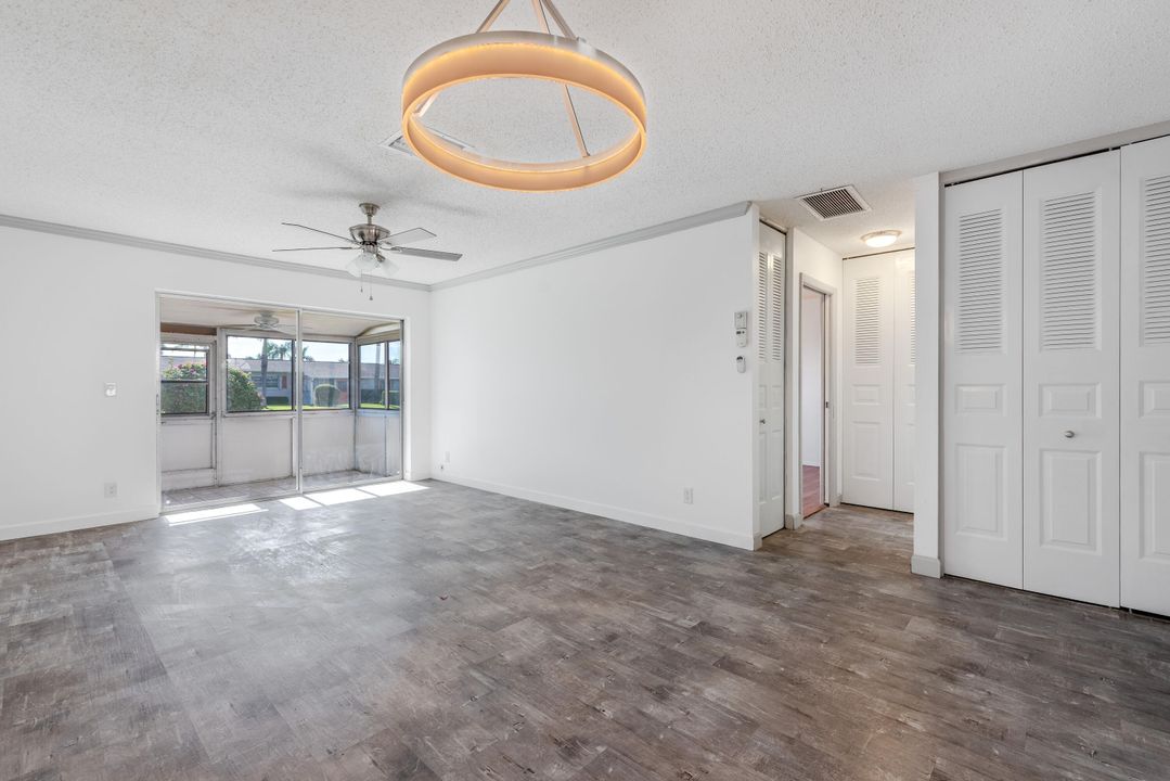 For Sale: $118,750 (1 beds, 1 baths, 662 Square Feet)