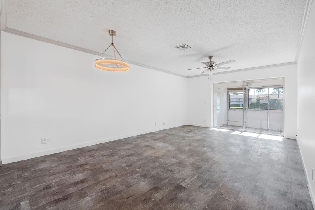 For Sale: $118,750 (1 beds, 1 baths, 662 Square Feet)