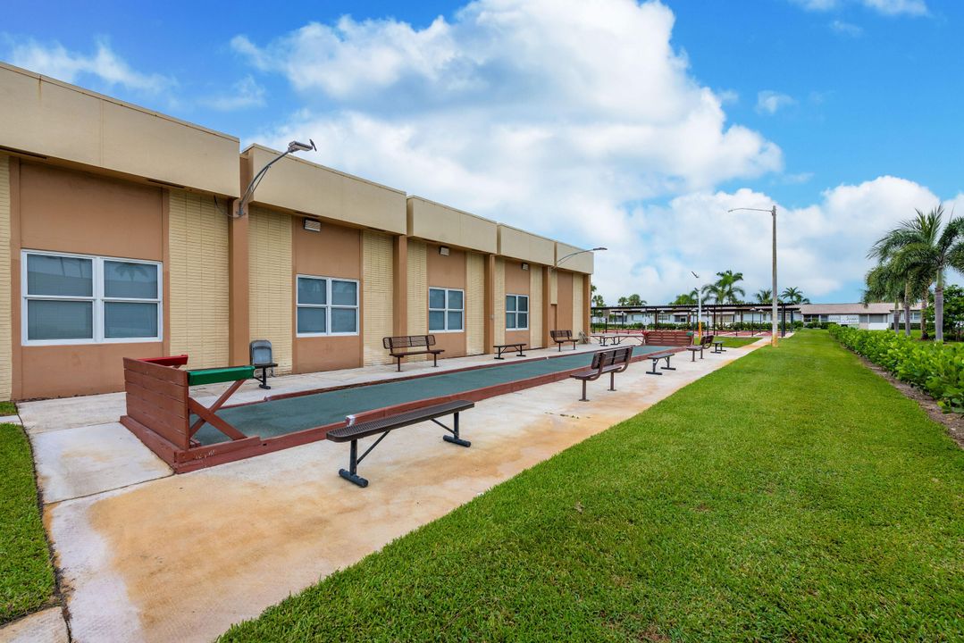 For Sale: $118,750 (1 beds, 1 baths, 662 Square Feet)