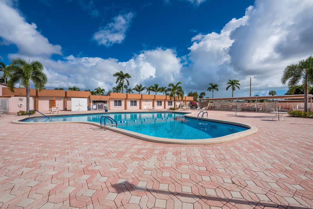 For Sale: $118,750 (1 beds, 1 baths, 662 Square Feet)