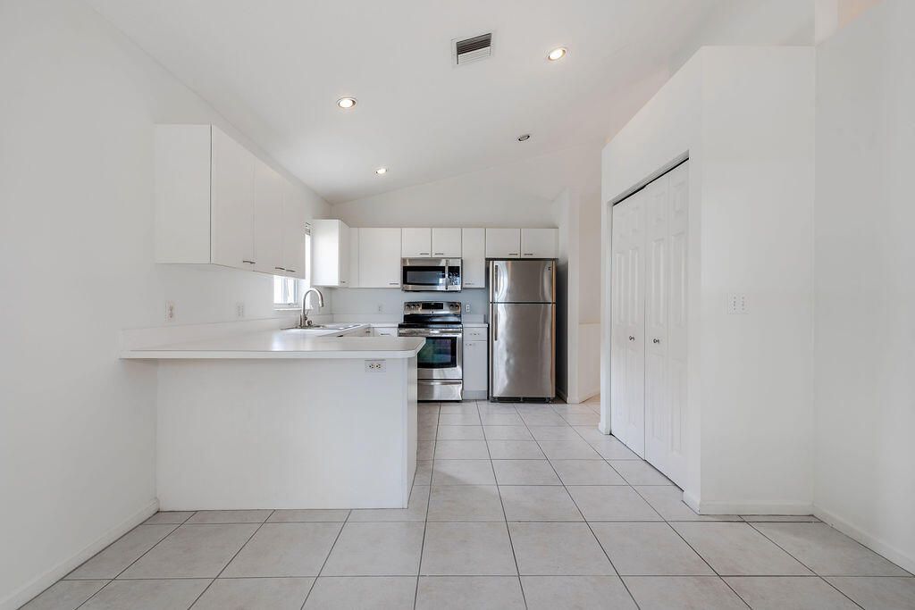 В аренду: $3,150 (3 спален, 2 ванн, 1408 Квадратных фут)