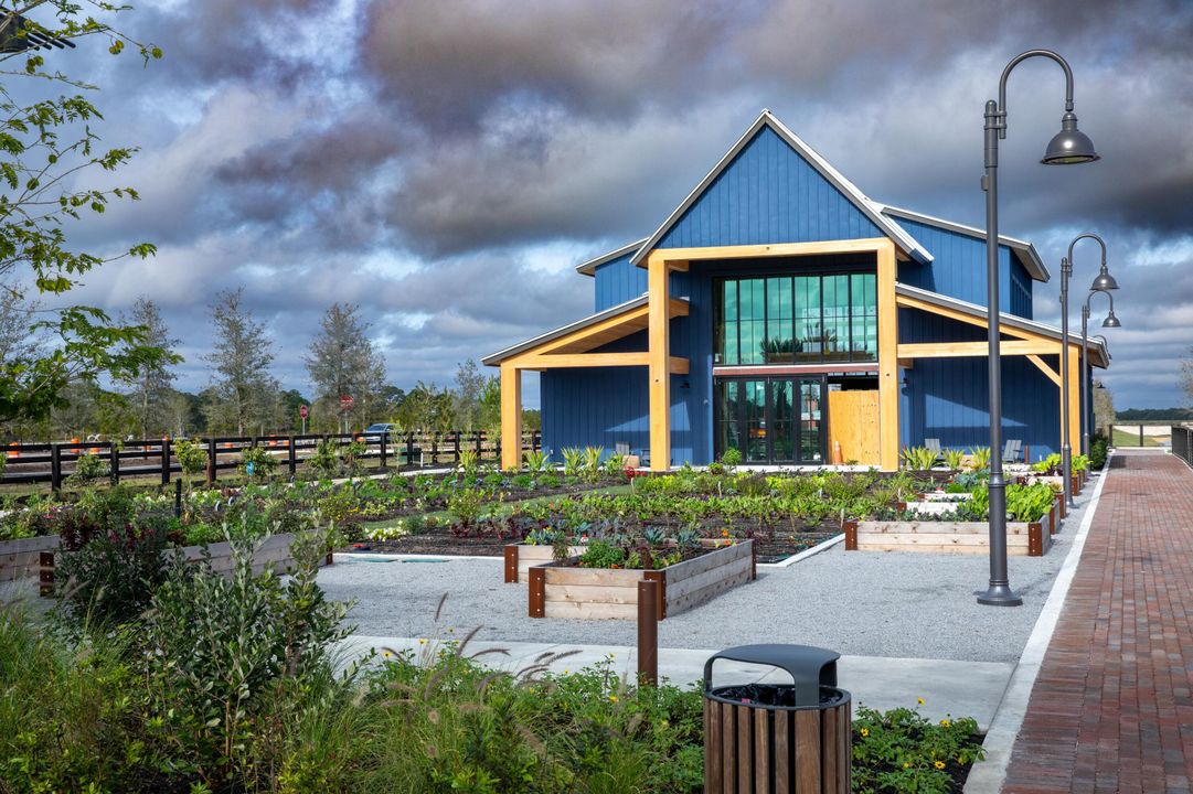 出租: $6,000 (3 贝兹, 2 浴室, 2555 平方英尺)