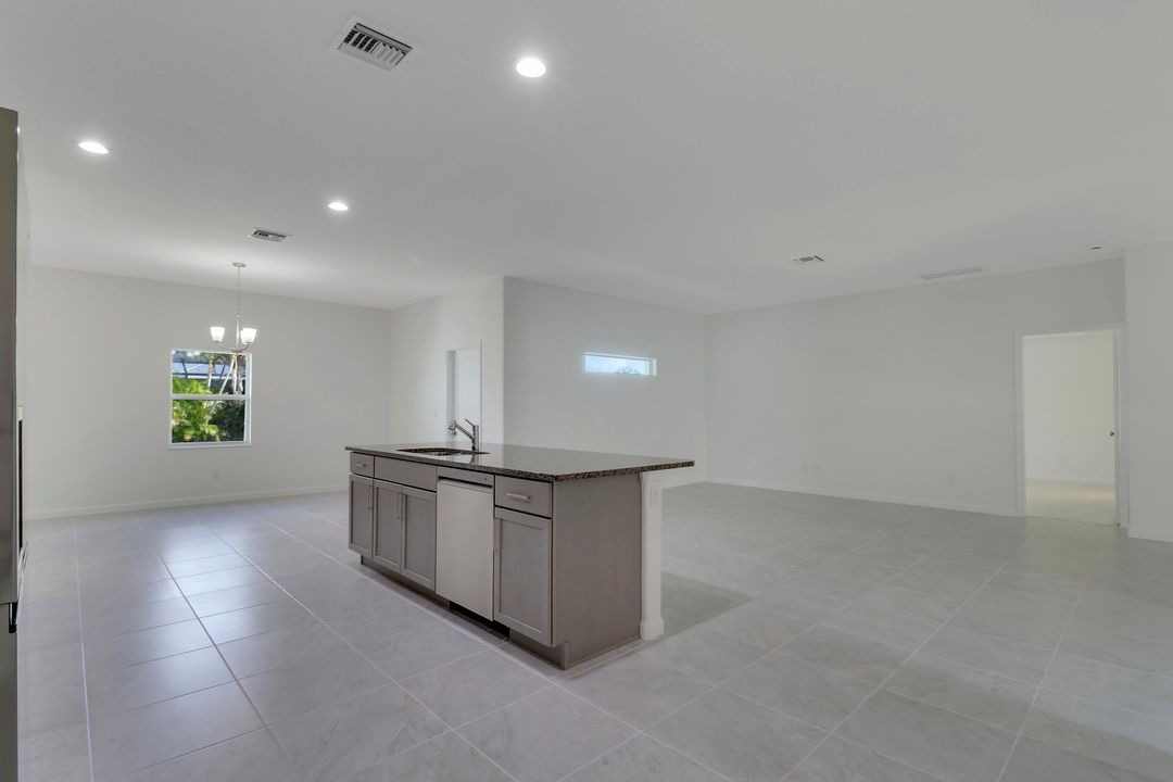 For Sale: $535,000 (4 beds, 3 baths, 2291 Square Feet)