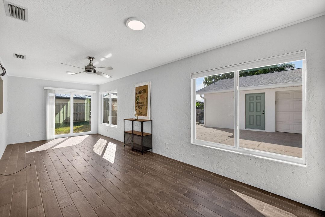 En Venta: $714,999 (3 camas, 2 baños, 1572 Pies cuadrados)