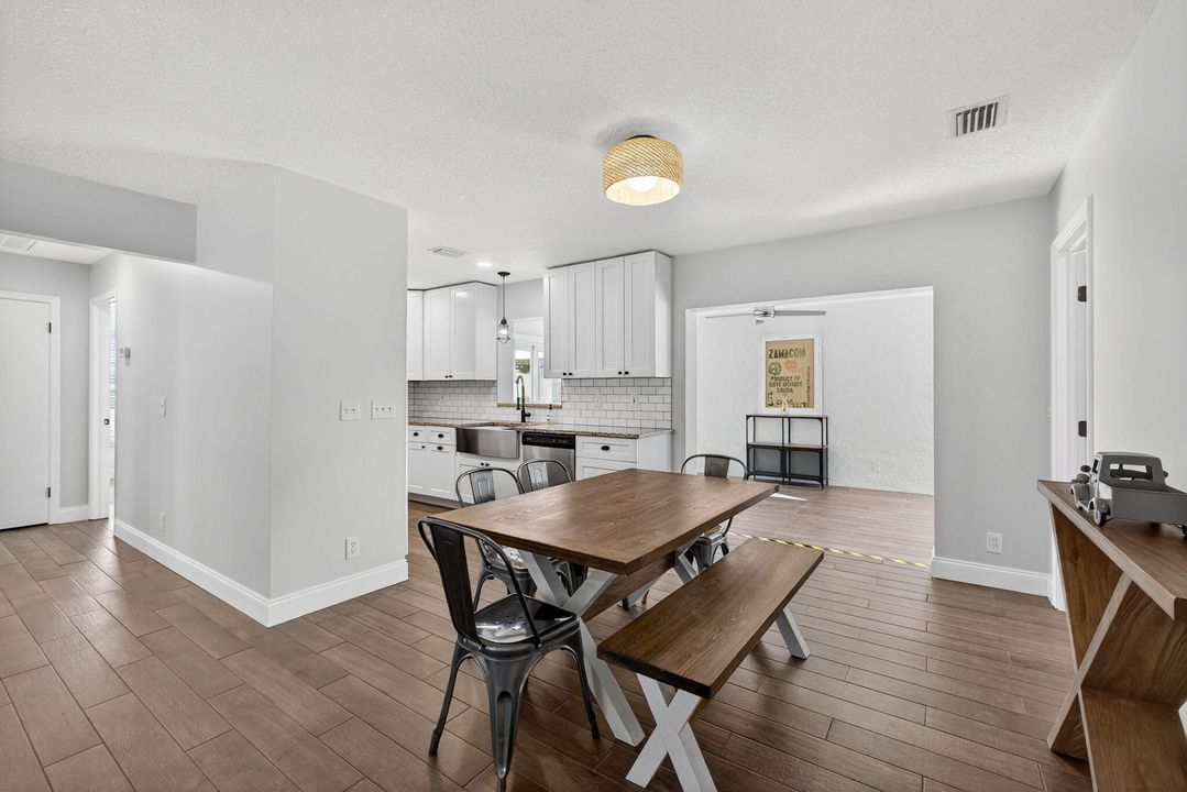 En Venta: $714,999 (3 camas, 2 baños, 1572 Pies cuadrados)