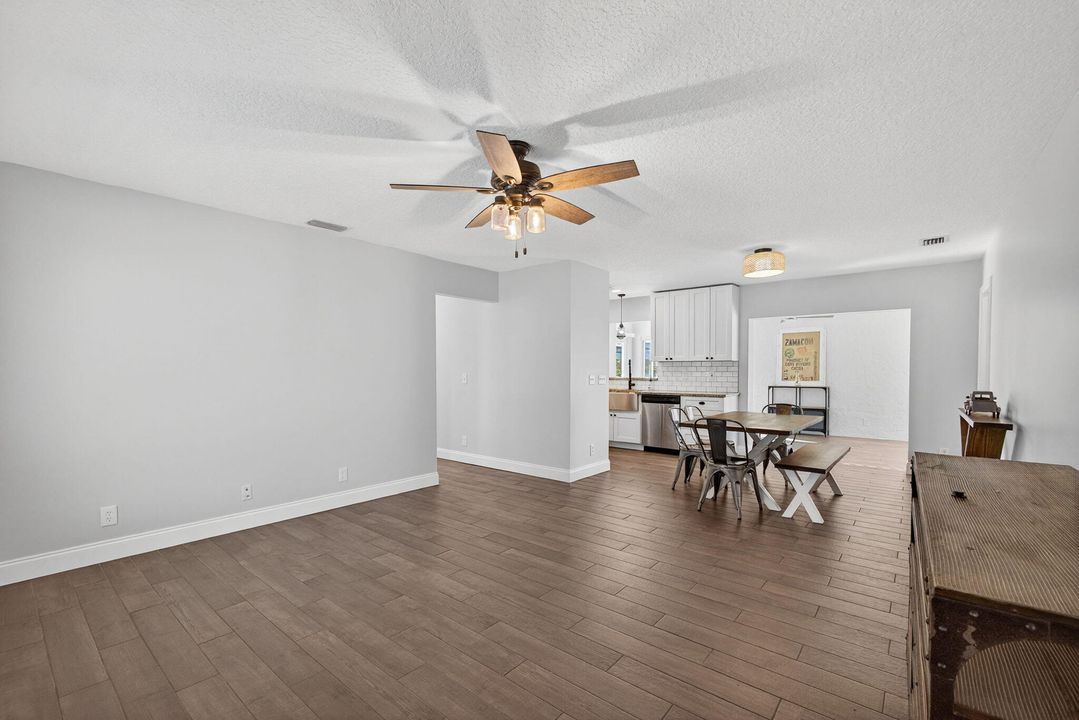 En Venta: $714,999 (3 camas, 2 baños, 1572 Pies cuadrados)