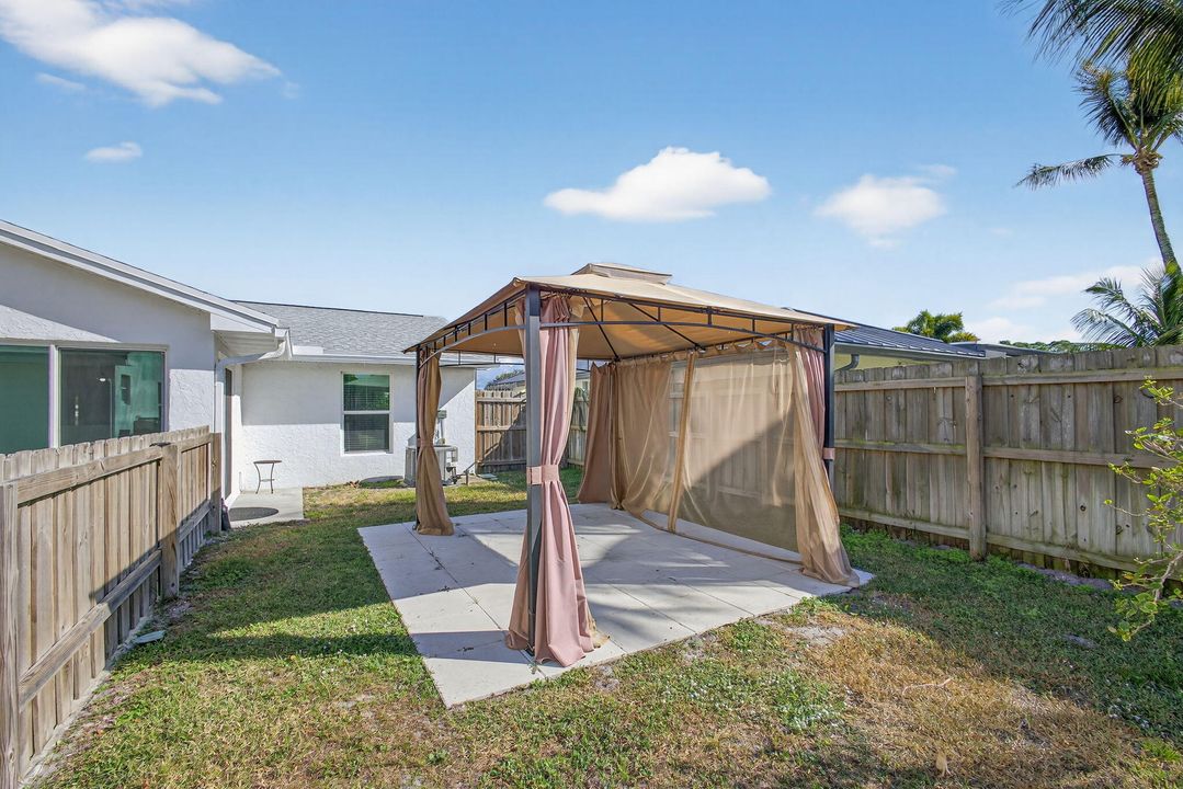 出租: $3,850 (3 贝兹, 2 浴室, 1572 平方英尺)