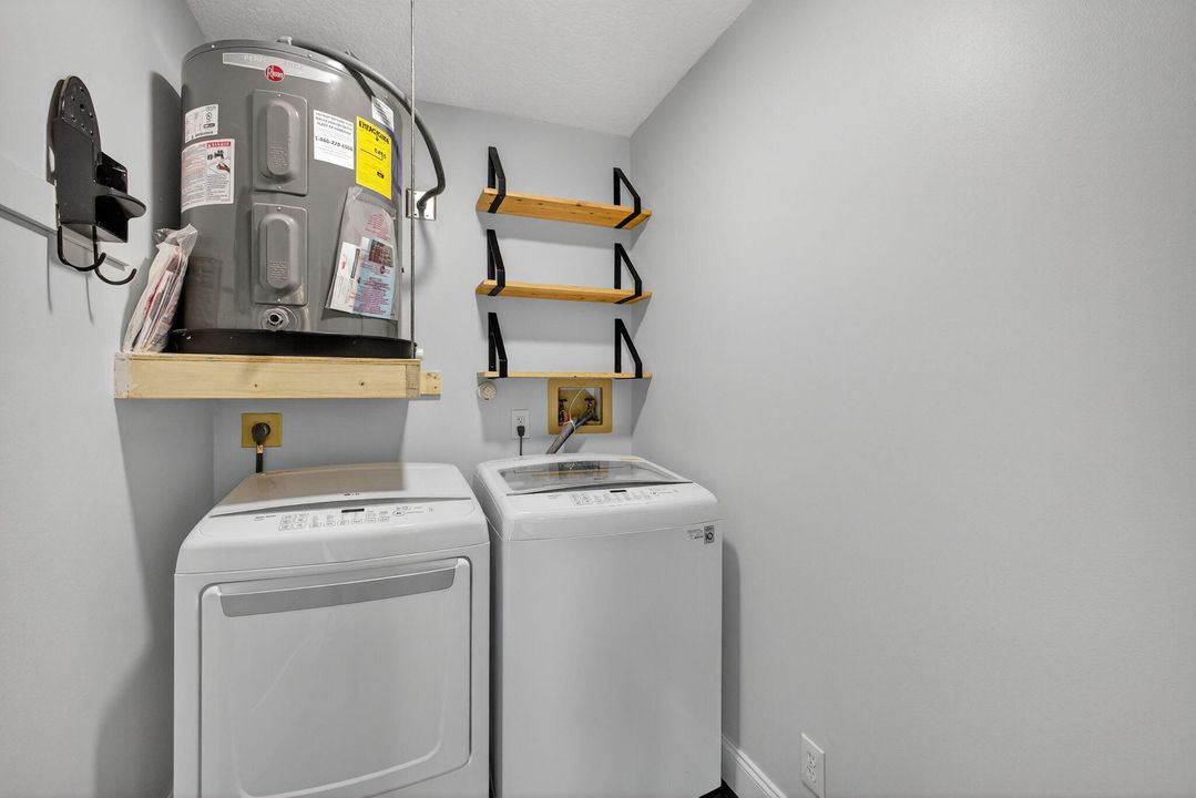 出租: $3,850 (3 贝兹, 2 浴室, 1572 平方英尺)