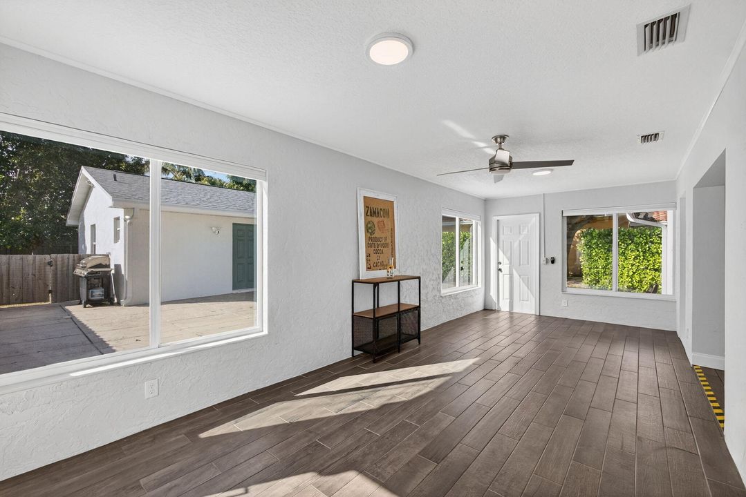 出租: $3,850 (3 贝兹, 2 浴室, 1572 平方英尺)