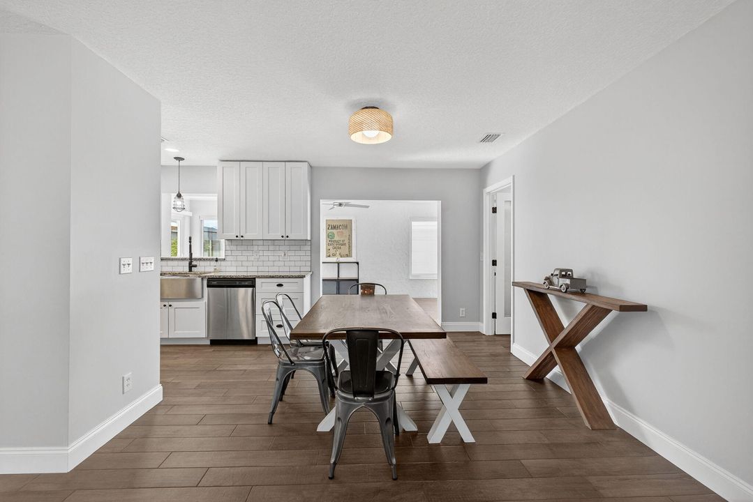 出租: $3,850 (3 贝兹, 2 浴室, 1572 平方英尺)