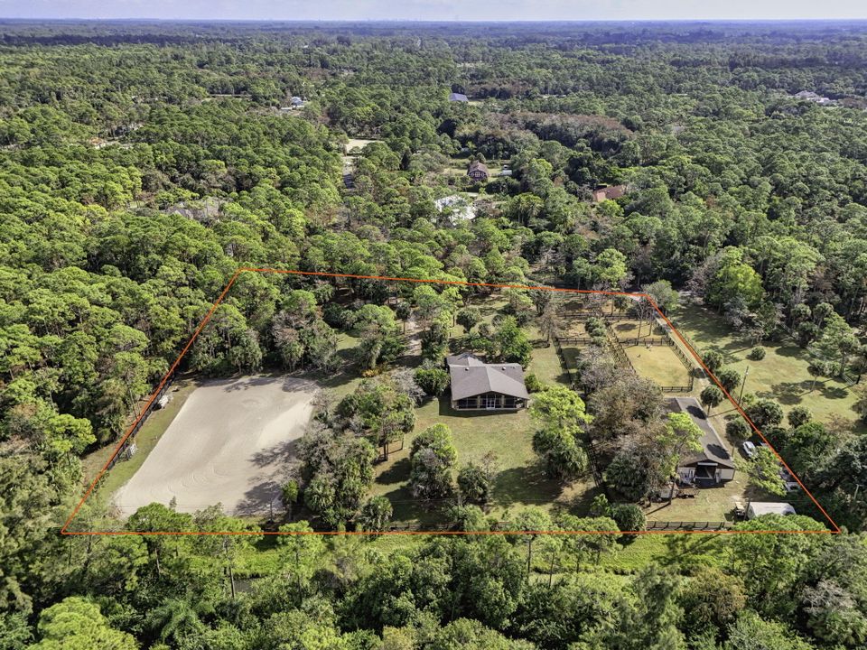 Под контрактом: $1,350,000 (3 спален, 2 ванн, 2240 Квадратных фут)