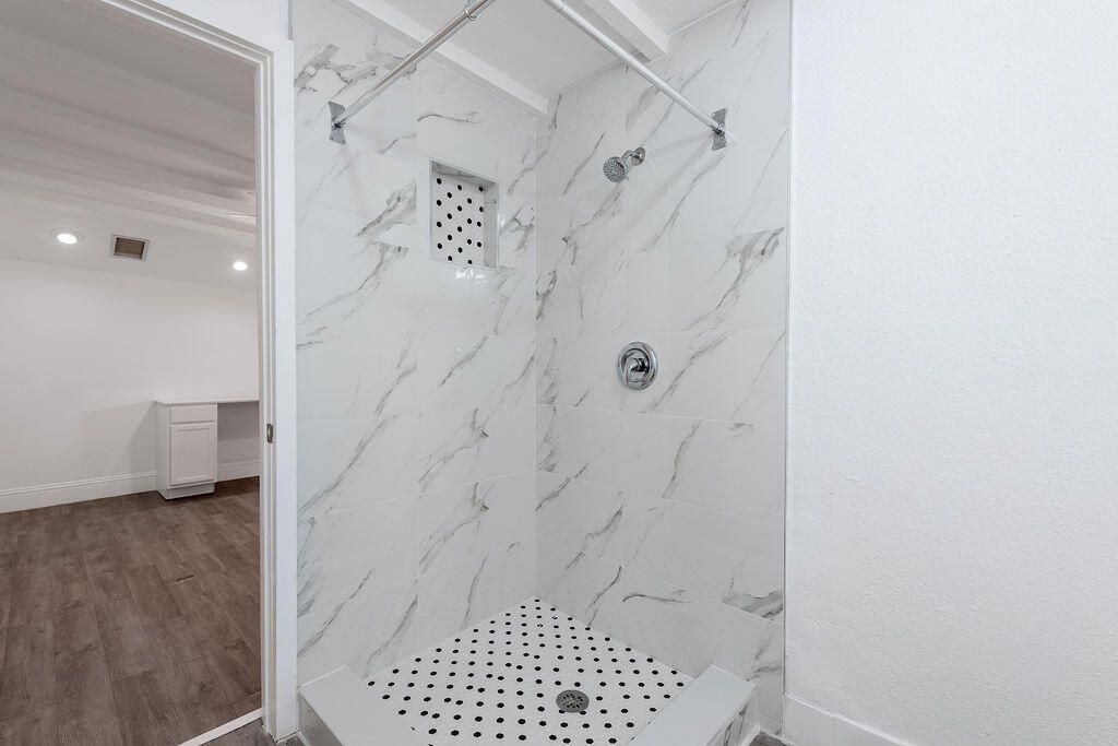 出租: $1,250 (1 贝兹, 1 浴室, 600 平方英尺)