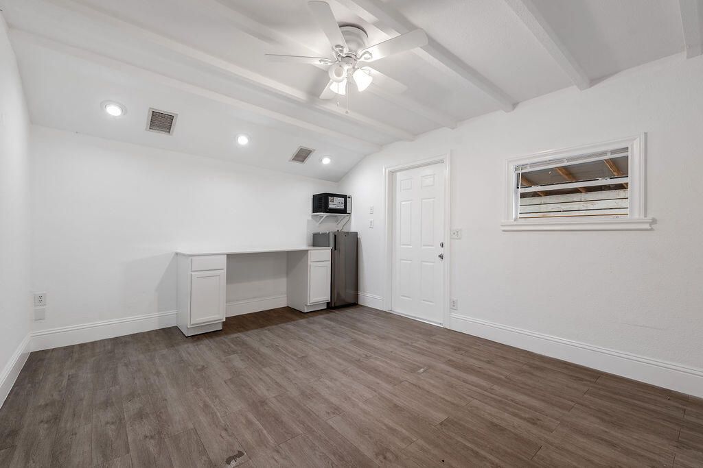 出租: $1,250 (1 贝兹, 1 浴室, 600 平方英尺)