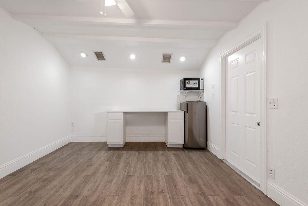 出租: $1,250 (1 贝兹, 1 浴室, 600 平方英尺)