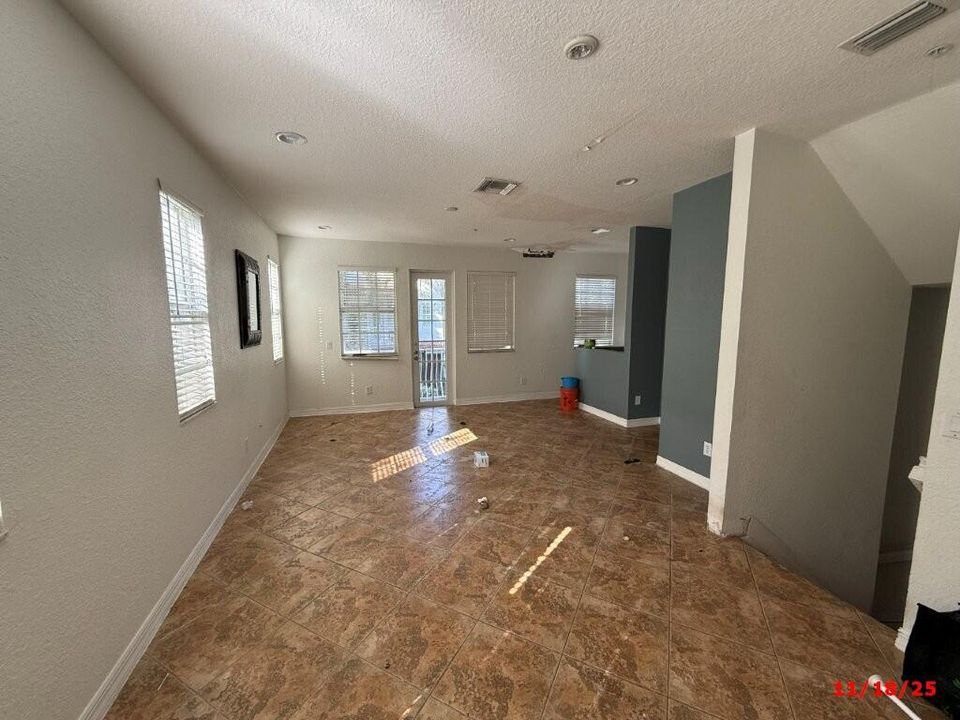 待售: $450,000 (3 贝兹, 2 浴室, 2089 平方英尺)