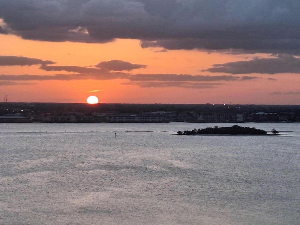 На продажу: $899,000 (2 спален, 2 ванн, 1804 Квадратных фут)