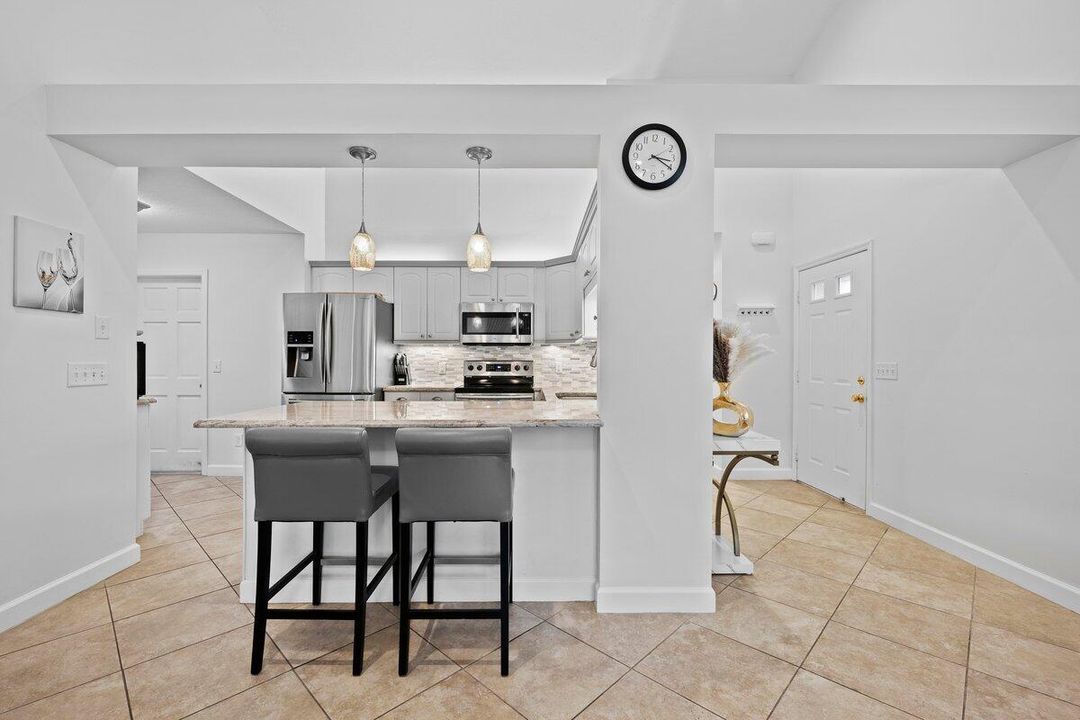 待售: $309,000 (2 贝兹, 2 浴室, 1181 平方英尺)