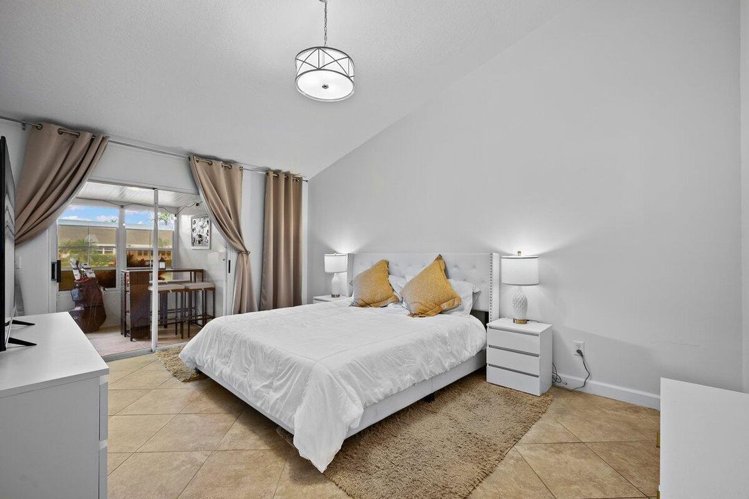 待售: $309,000 (2 贝兹, 2 浴室, 1181 平方英尺)