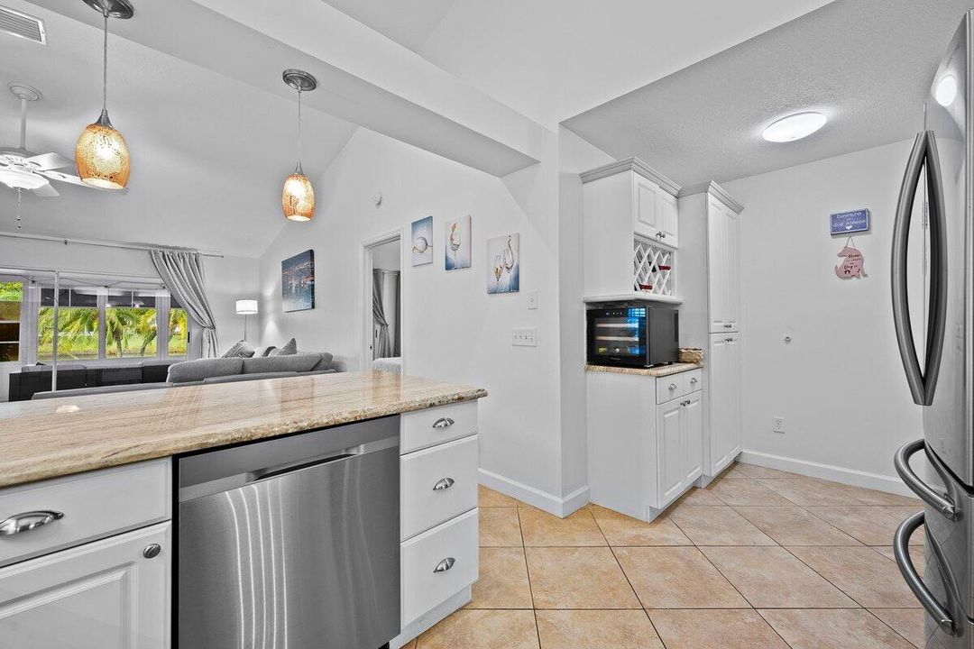 待售: $309,000 (2 贝兹, 2 浴室, 1181 平方英尺)