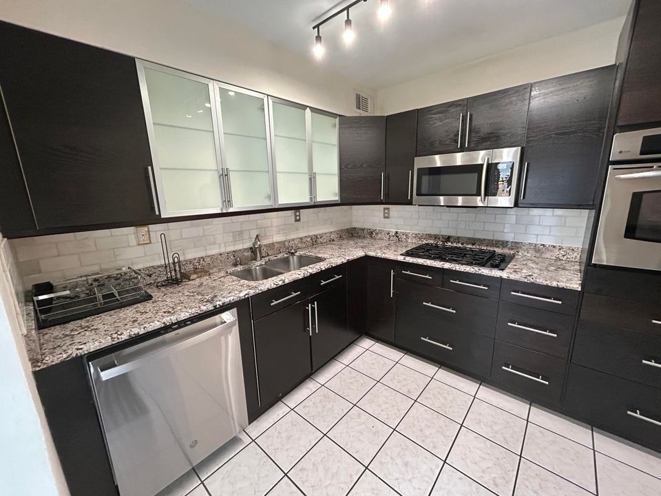 В аренду: $3,150 (3 спален, 2 ванн, 1134 Квадратных фут)