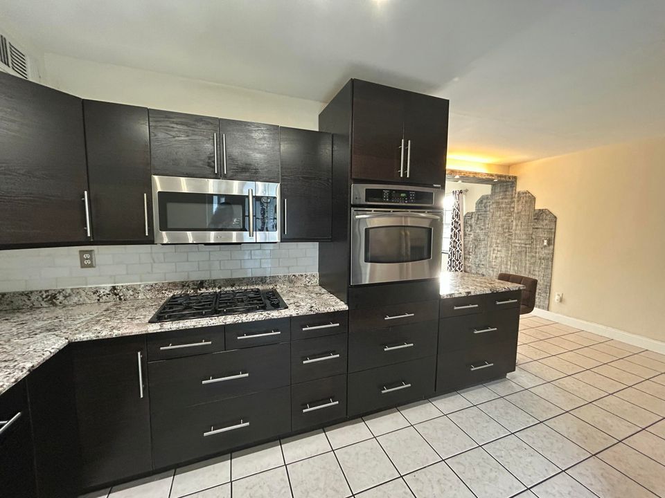 В аренду: $3,150 (3 спален, 2 ванн, 1134 Квадратных фут)